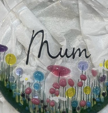 Hand Made Fused Glass Hanger - Mum - Image 4